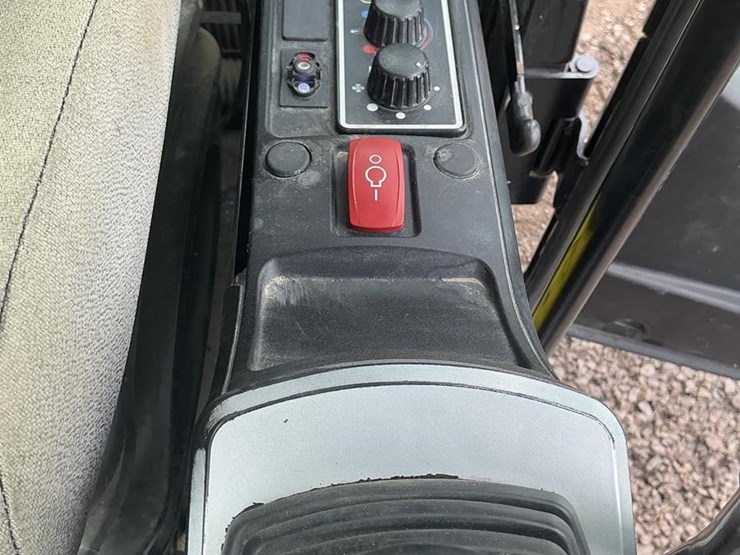 2017-jcb-js131-lc-image-14