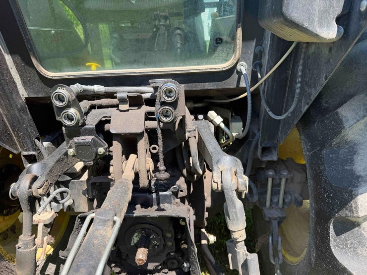 2011-john-deere-5101e-image-16