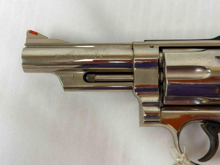 smith-&-wesson-revolver-image-2