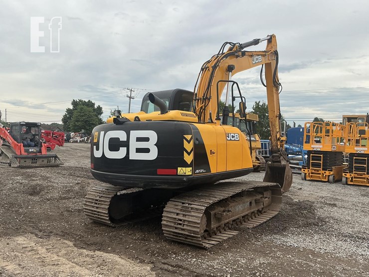 2017-jcb-js131-lc-image-4