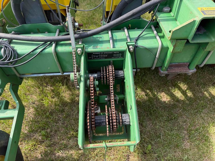 john-deere-7300-image-9