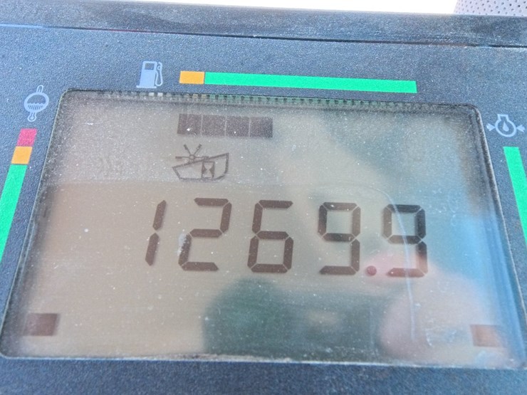 hesston-8550s-image-48