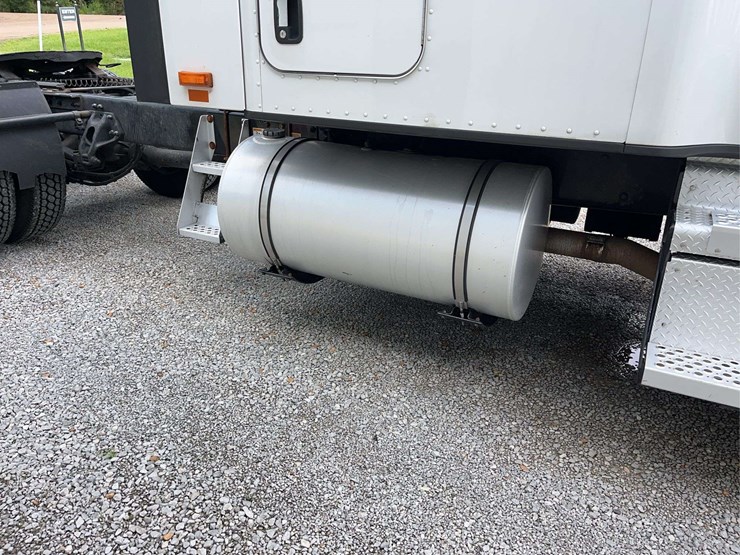 2022-kenworth-t680-image-8