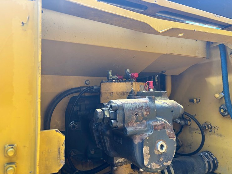 komatsu-pc200-lc-6le-image-26
