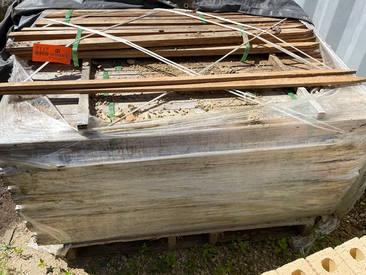 #7117-•-partial-pallet-of-wooden-landscaping-stakes-image-2