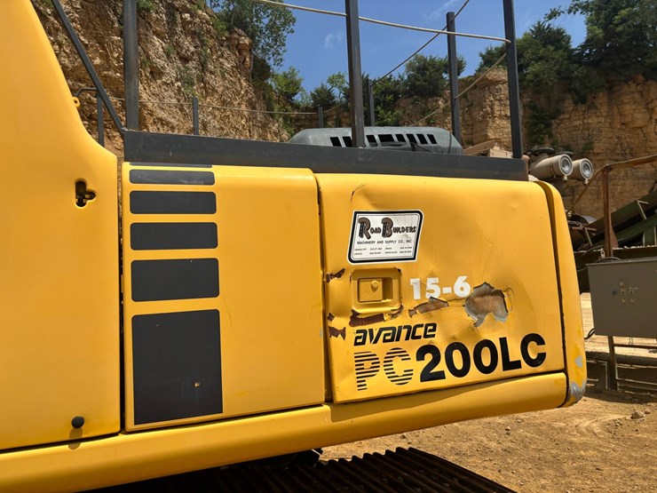 komatsu-pc200-lc-6le-image-11