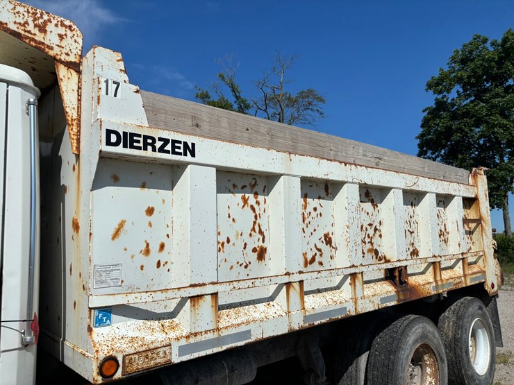 2000-freightliner-fl80-image-27