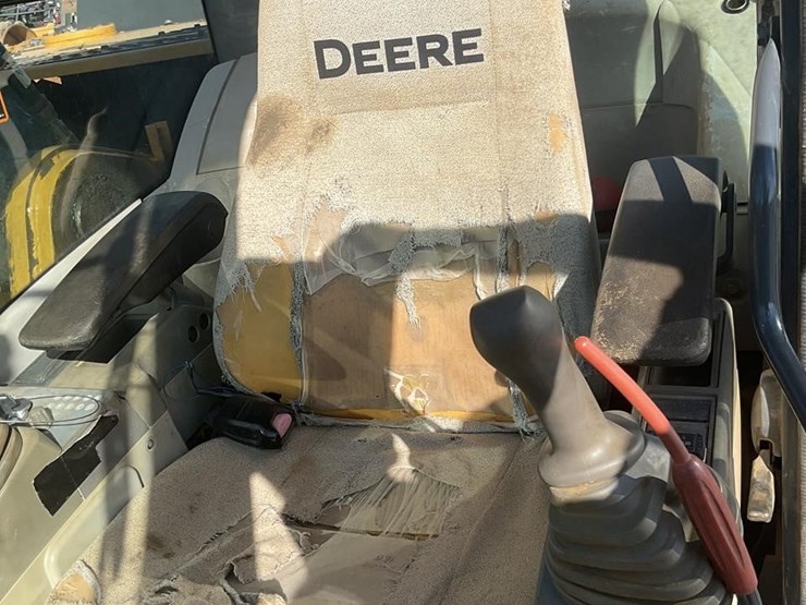 2013-deere-350g-lc-image-12