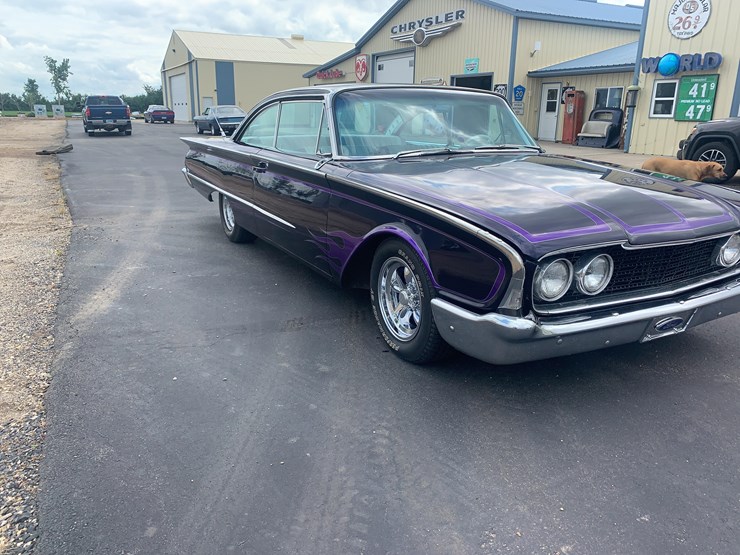 1960-ford-starliner-image-3