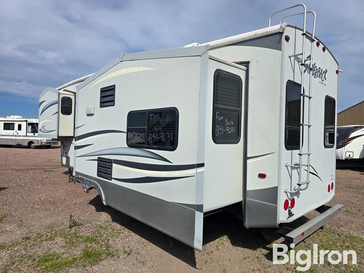 2014-forest-river-silverback-29refw-5th-wheel-camper-image-7
