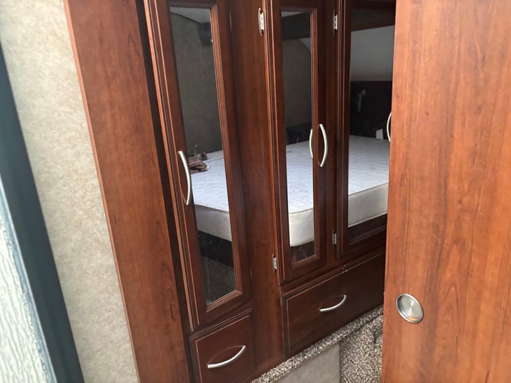#2231-•-2014-crusader-335-5th-wheel-camper-image-75