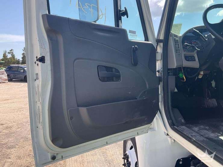 2019-international-durastar-4300-image-11