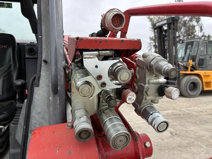 2018-takeuchi-tl12-image-10
