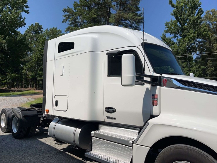 2022-kenworth-t680-image-5