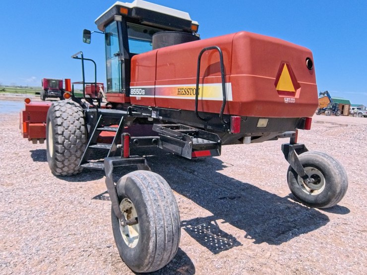 hesston-8550s-image-54