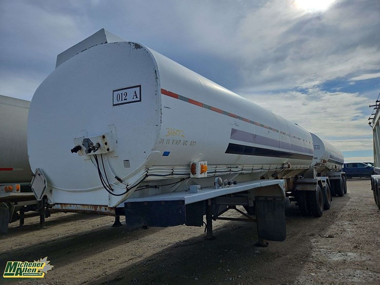 1982-hutchinson-super-b-oil-tank-trailer-image-1