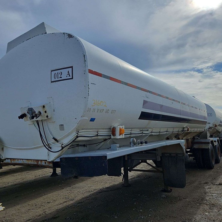 1982 Hutchinson Super B Oil Tank Trailer