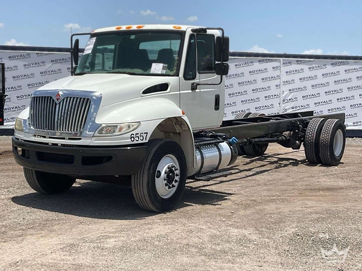 2017-international-durastar-4300-image-1