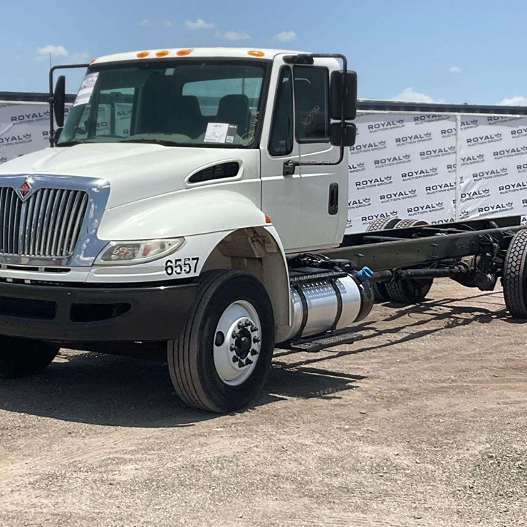 2017 INTERNATIONAL DURASTAR 4300