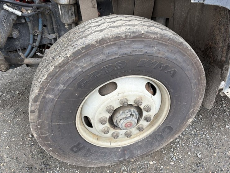 2018-freightliner-114sd-image-16