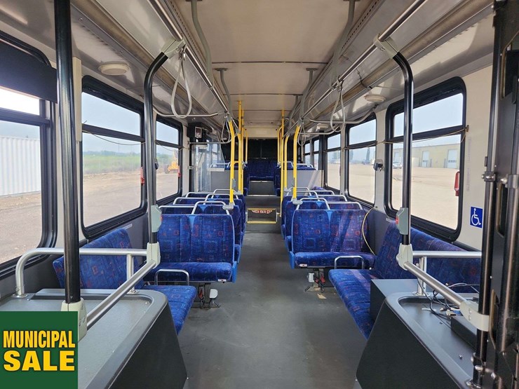 2007-new-flyer-restyled-low-floor-s/a-passenger-wheelchair-accessible-bus-image-29