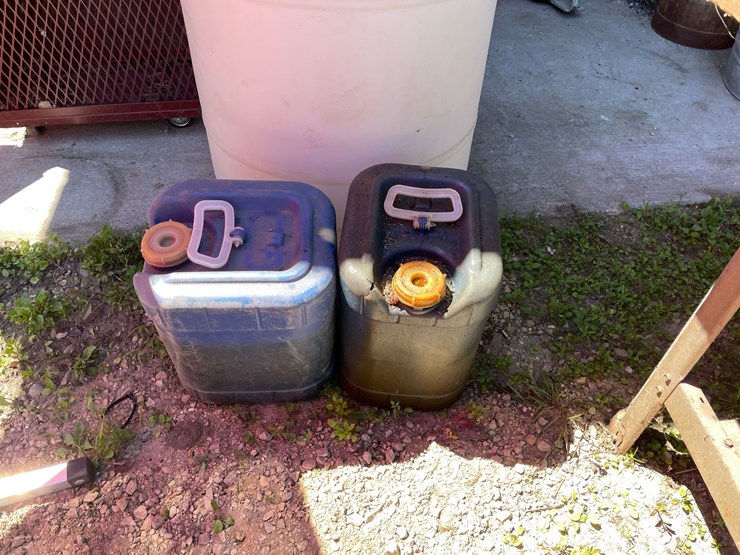 #7190-•-poly-50-gallon-poly-barrel-with-barrel-pump-image-2