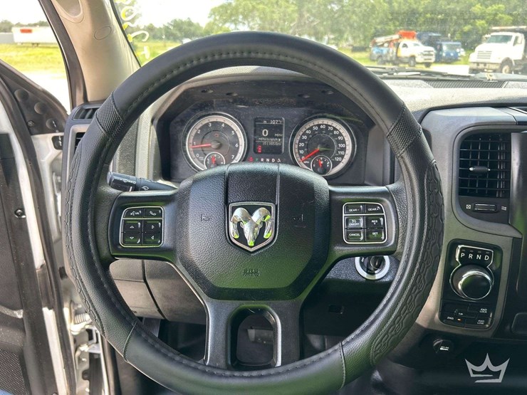 2020-ram-1500-classic-image-12