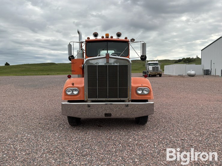 1973-kenworth-w900-image-2