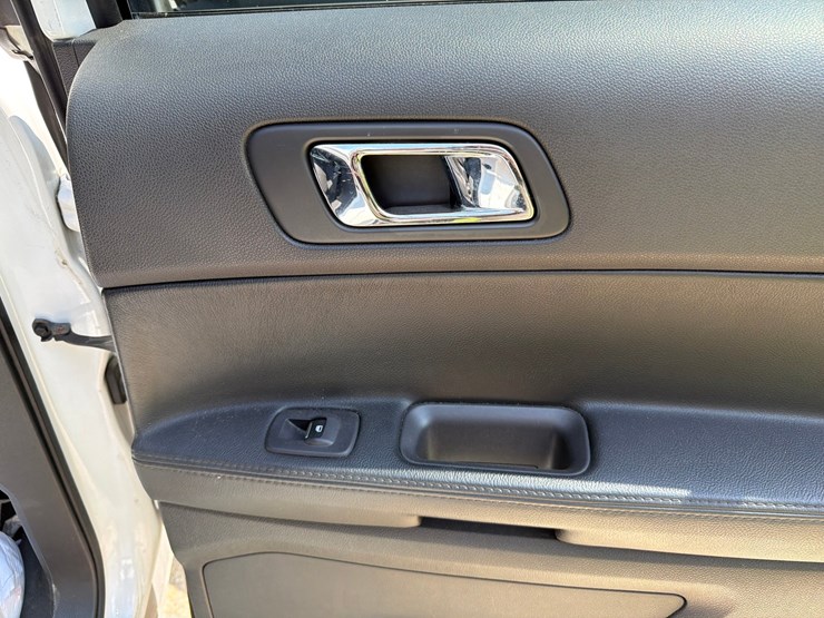 2012-ford-explorer-image-49