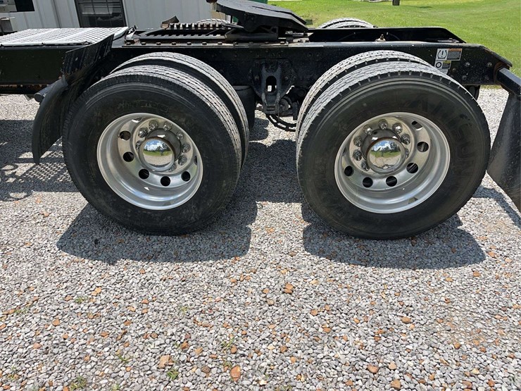 2022-kenworth-t680-image-13