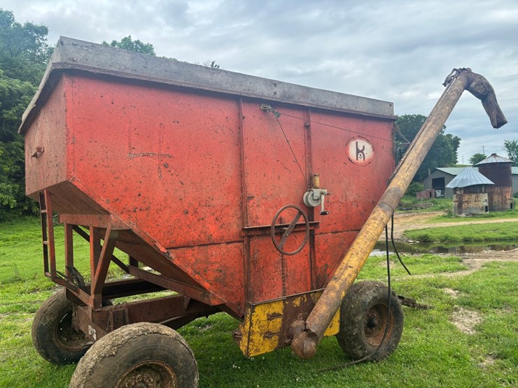 #2221-•-korhumel-industries-6072-fertilizer-gravity-wagon-image-2