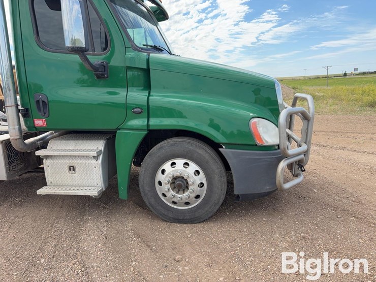 2015-freightliner-cascadia-125-image-15