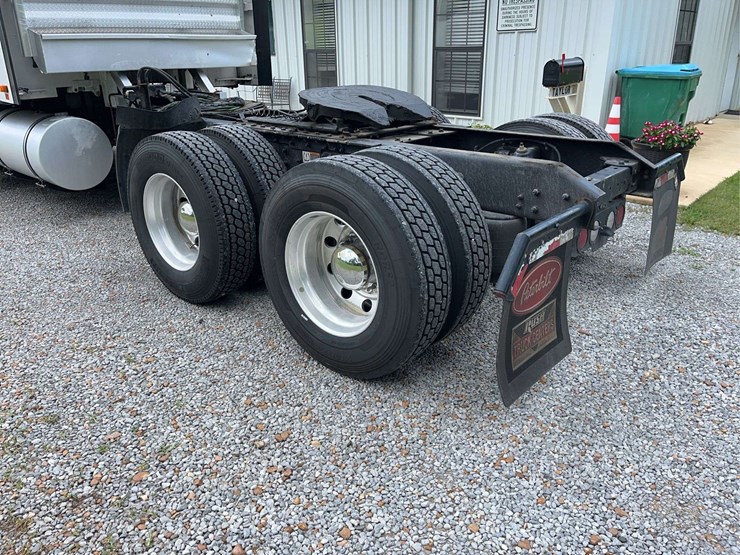 2022-kenworth-t680-image-13
