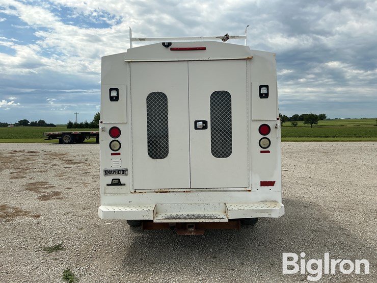 2017-utility-van-image-6