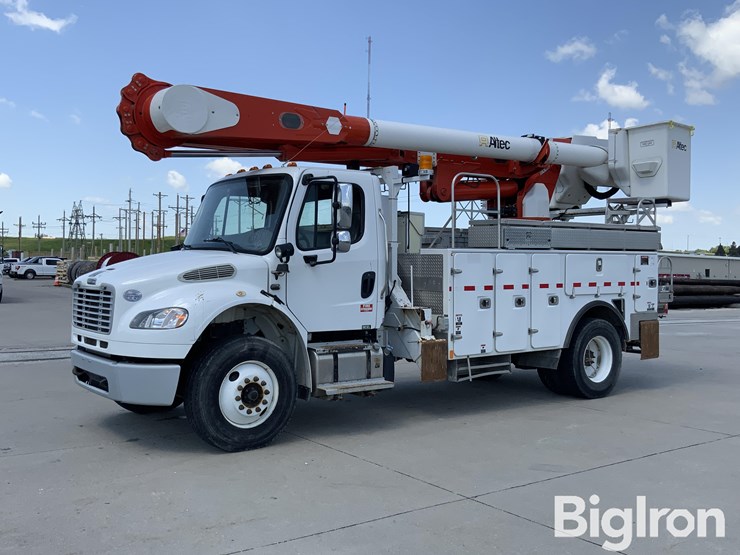 2016-freightliner-m2-106-image-9