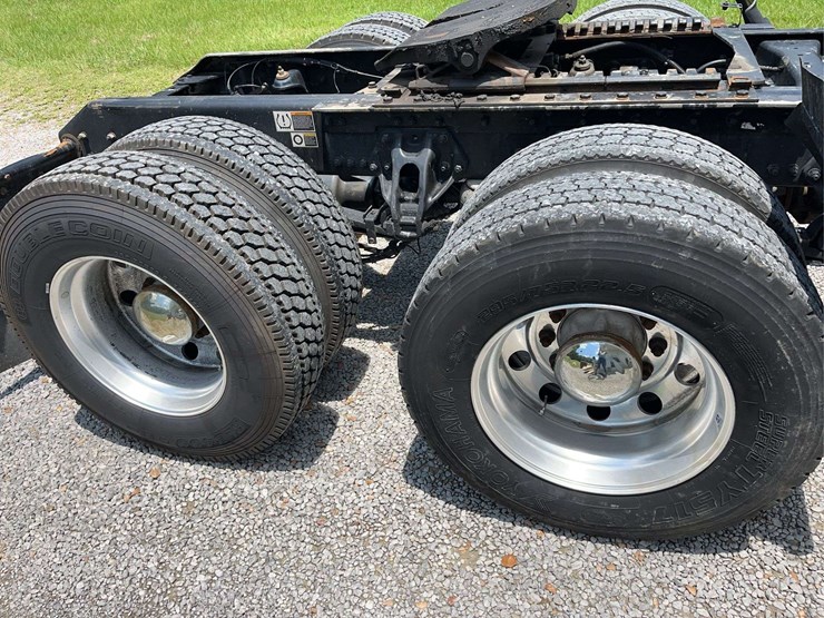 2022-kenworth-t680-image-7