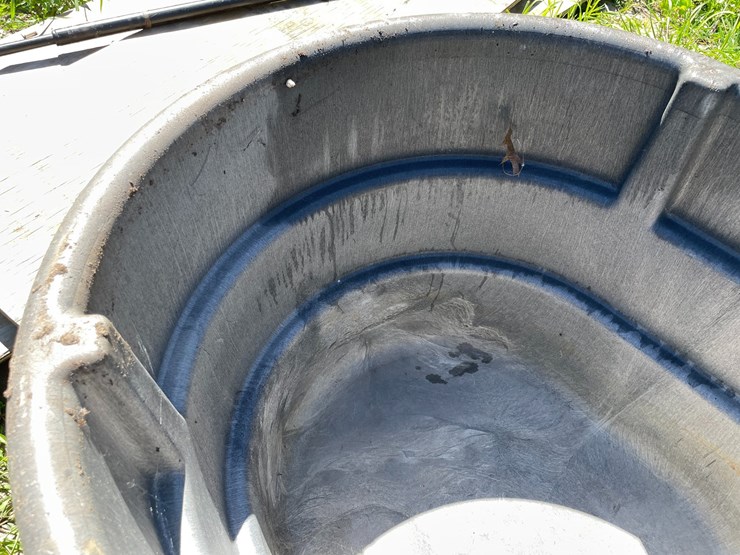 #7127-•-rubbermaid-stock-tank-image-6
