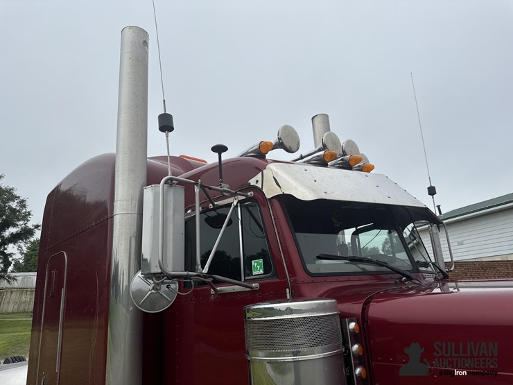 2003-peterbilt-379-image-12