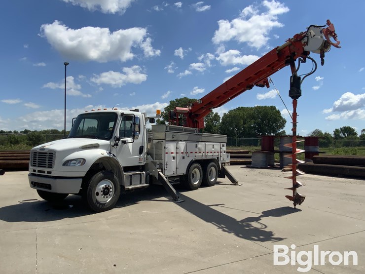 2012-freightliner-m2-106-image-9