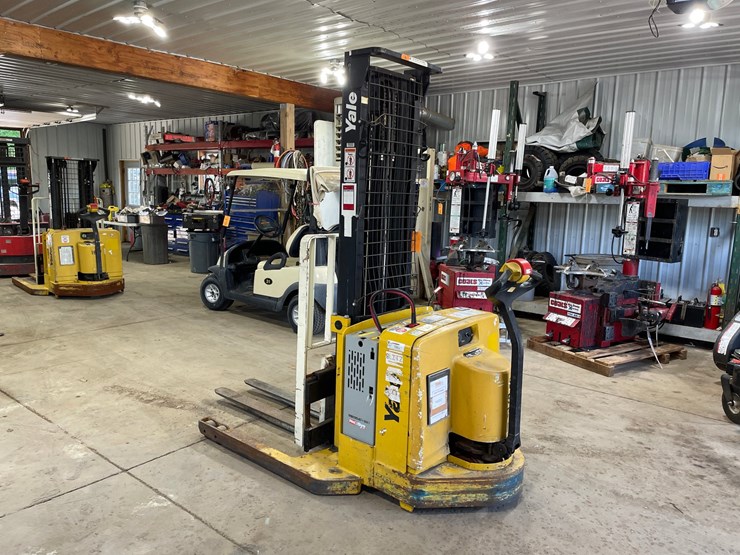 #6064-•-yale-electric-pallet-stacker-image-3