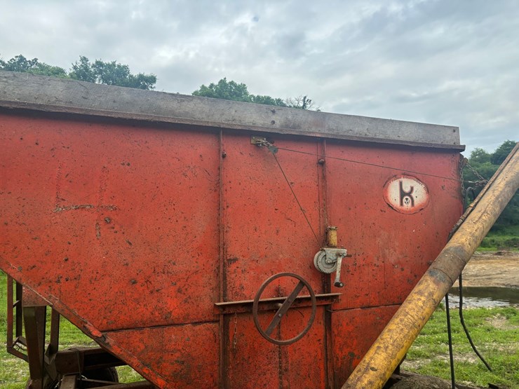 #2221-•-korhumel-industries-6072-fertilizer-gravity-wagon-image-12