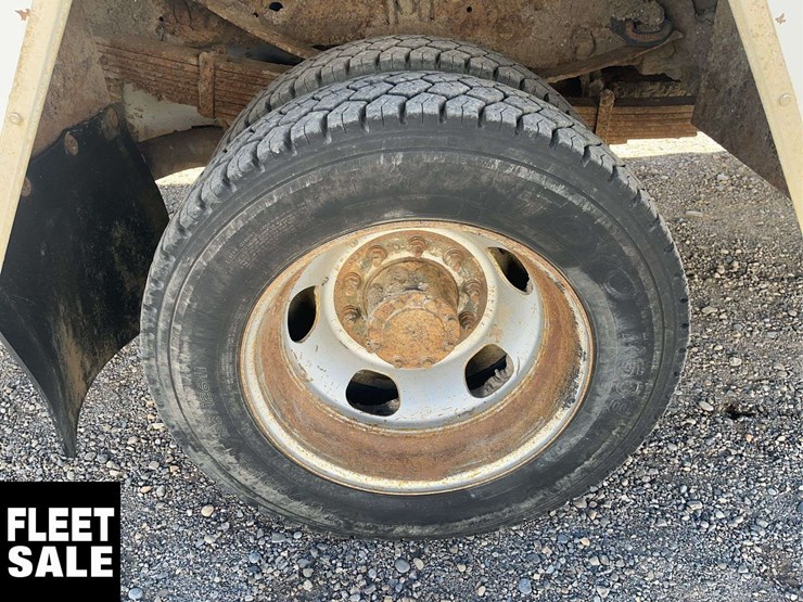2013-ford-f550-image-11