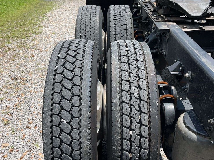 2022-kenworth-t680-image-11