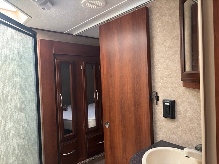#2231-•-2014-crusader-335-5th-wheel-camper-image-70