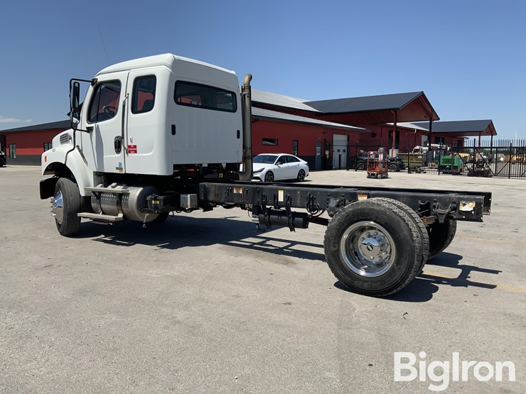 2010-freightliner-m2-106-image-7