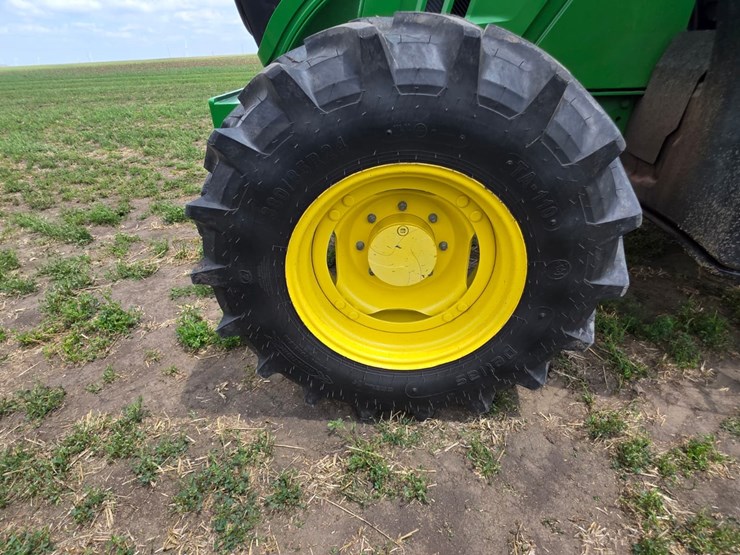 john-deere-6120r-image-34