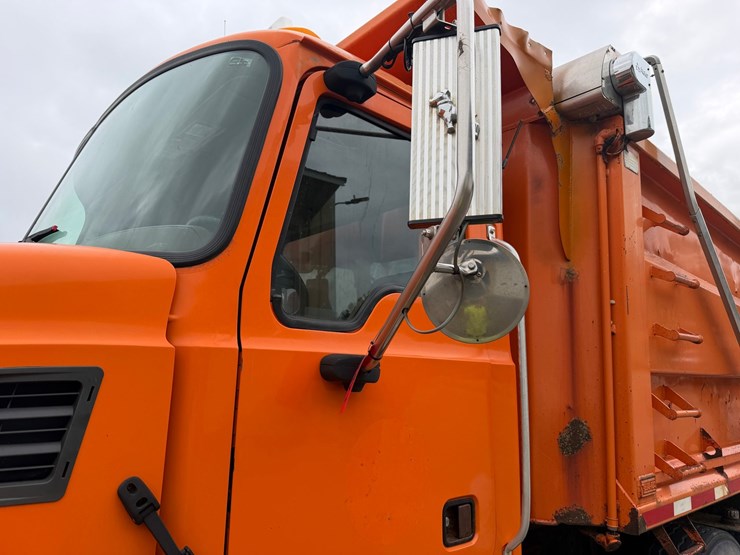 #1471-•-2003-mack-713v-granite-tri-axle-dump-truck-image-34