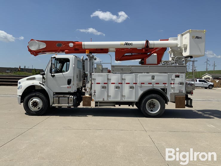 2016-freightliner-m2-106-image-16