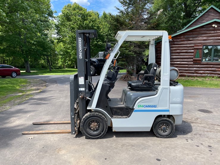 #6065-•-2014-4000lb-unicarriers-lp-forklift-image-2