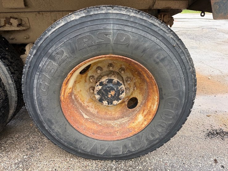 #1471-•-2003-mack-713v-granite-tri-axle-dump-truck-image-68